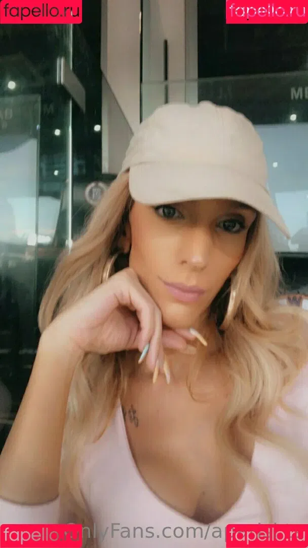 aparisi.ts Onlyfans Photo Gallery 