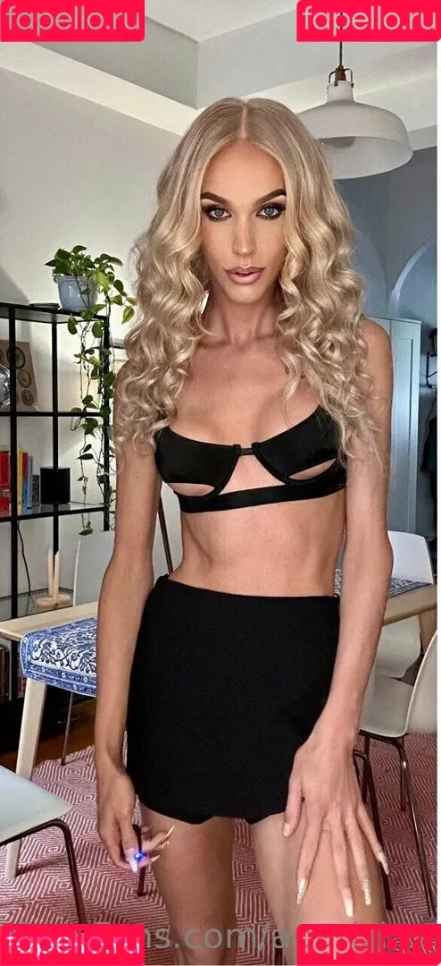 aparisi.ts Onlyfans Photo Gallery 