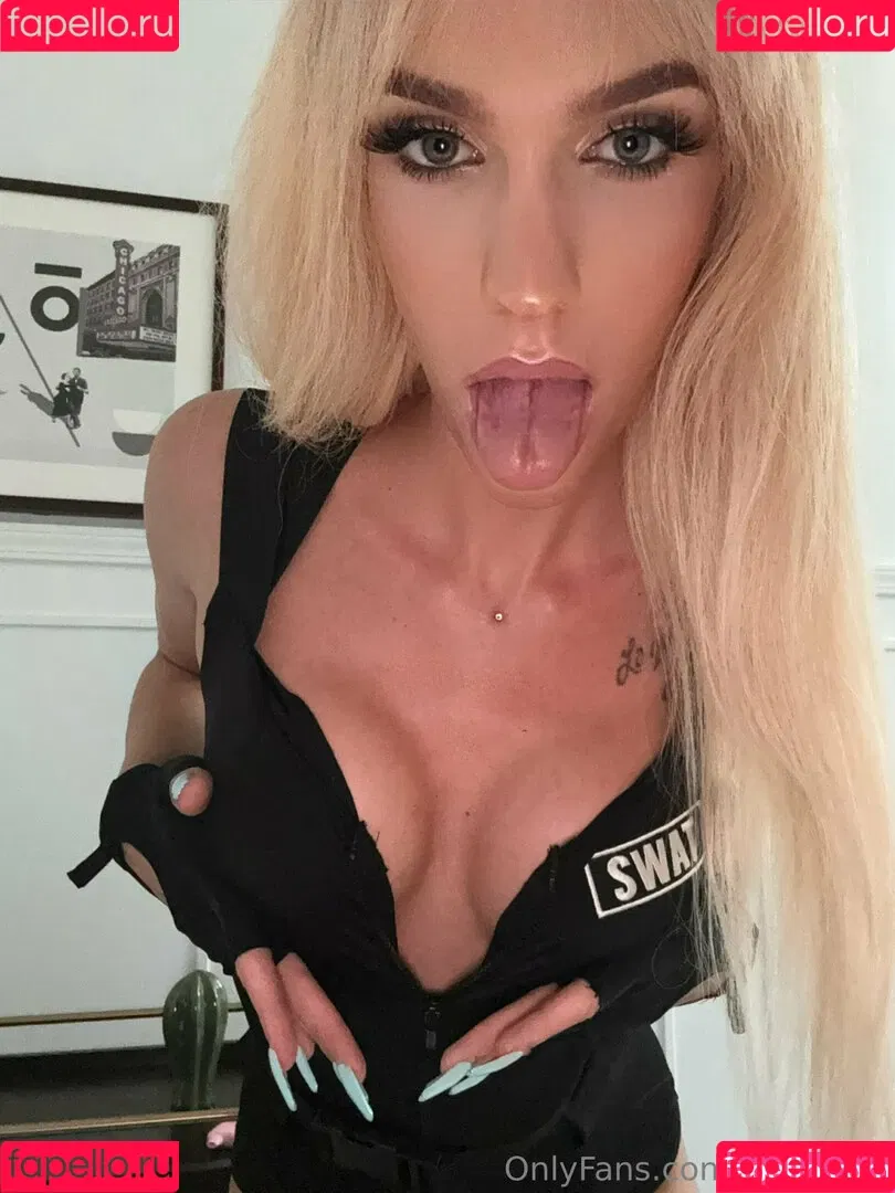 aparisi.ts Onlyfans Photo Gallery 