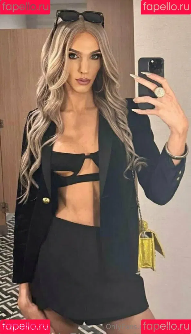 aparisi.ts Onlyfans Photo Gallery 