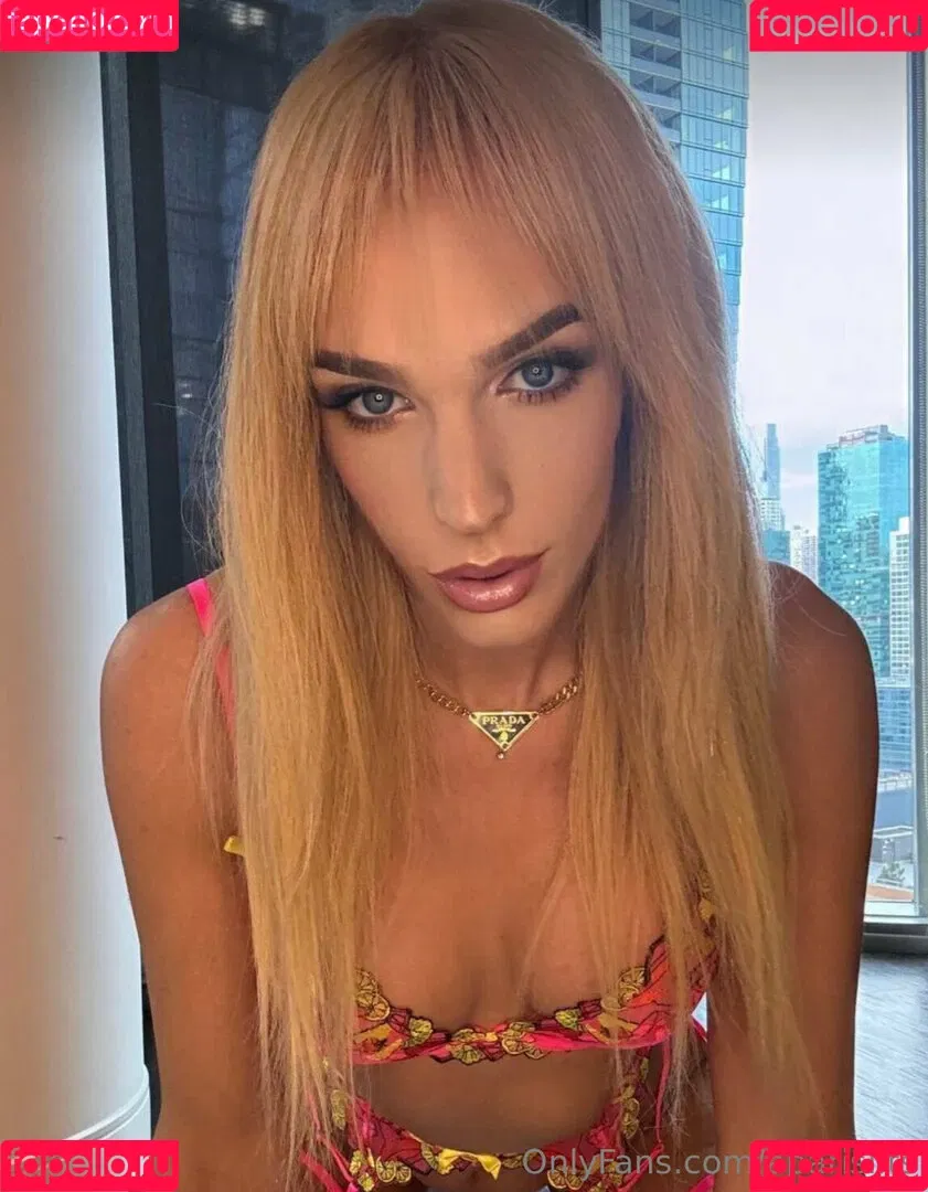 aparisi.ts Onlyfans Photo Gallery 