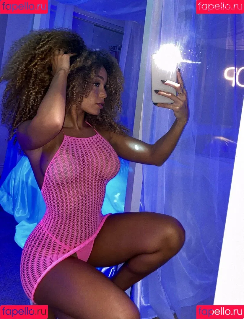 Anabella Carrasco Onlyfans Photo Gallery 