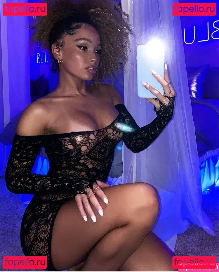 Anabella Carrasco Onlyfans Photo Gallery 