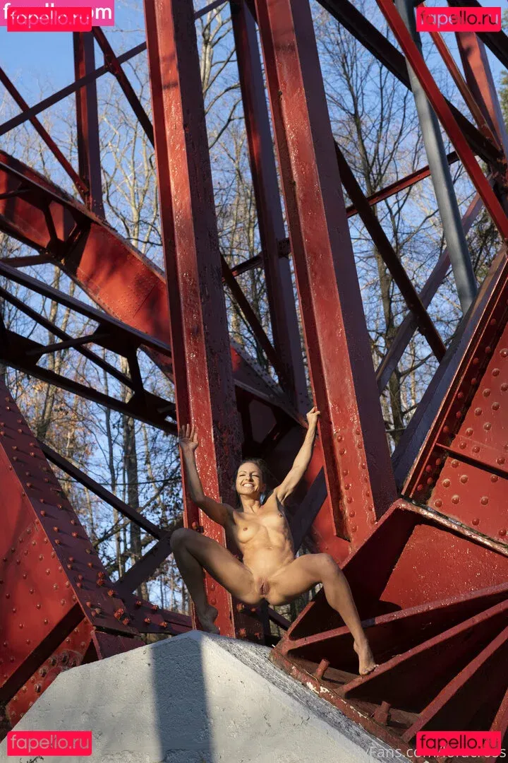 loracr0ss Onlyfans Photo Gallery 