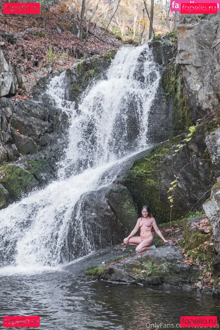 loracr0ss Onlyfans Photo Gallery 