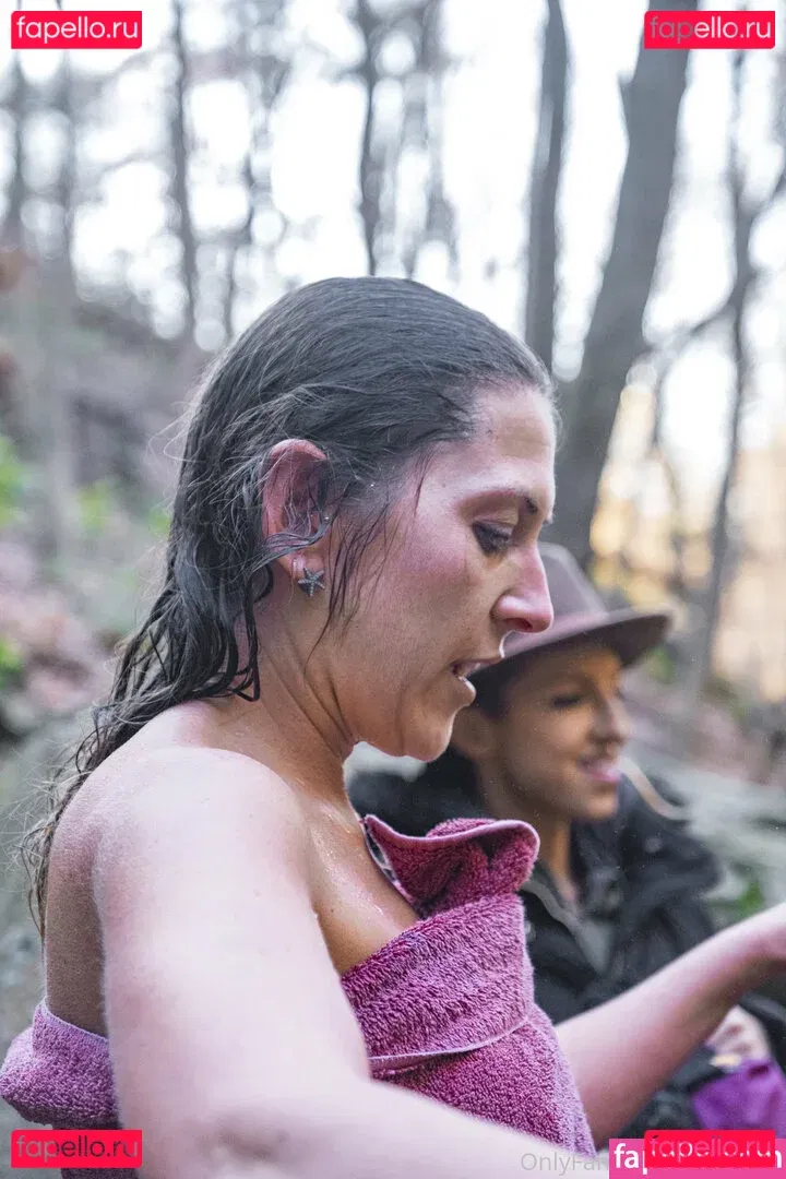 loracr0ss Onlyfans Photo Gallery 