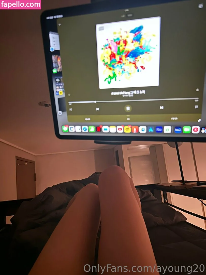 ayoung20 Onlyfans Photo Gallery 