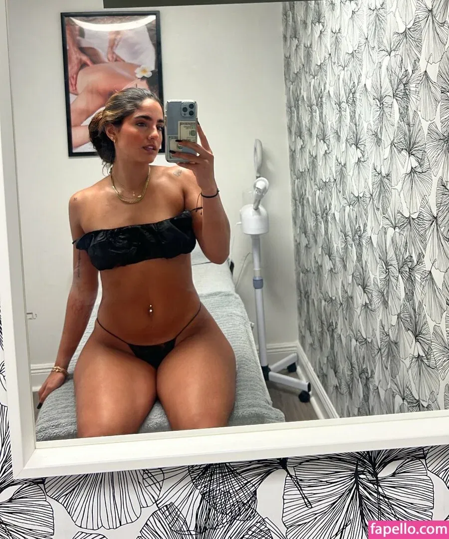 Isabella Ladera Onlyfans Photo Gallery 