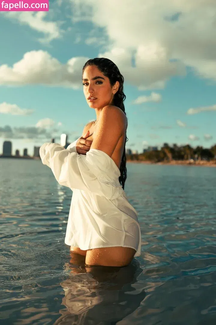 Isabella Ladera Onlyfans Photo Gallery 