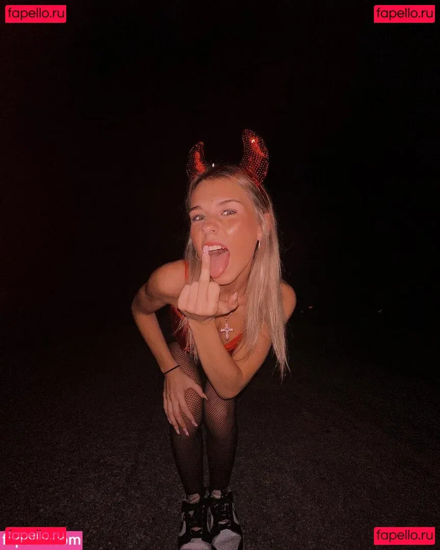 ari_booooooooooo Onlyfans Photo Gallery 