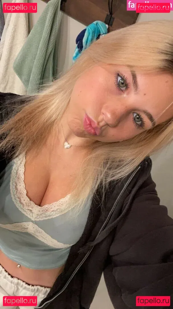 ari_booooooooooo Onlyfans Photo Gallery 