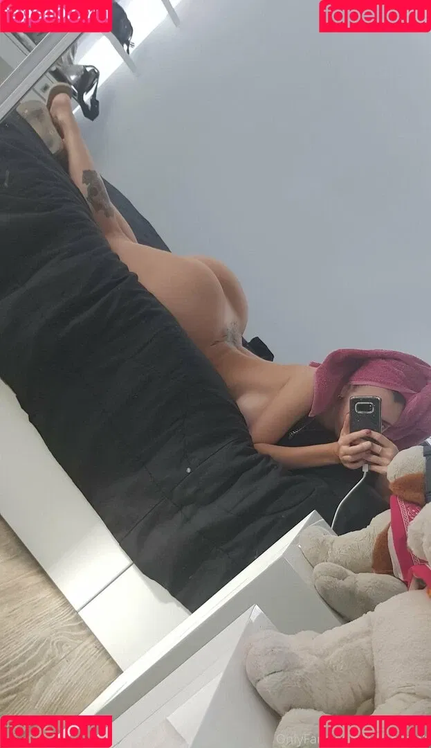 karencalab Onlyfans Photo Gallery 