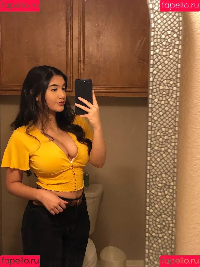 Chloe Medina Onlyfans Photo Gallery 
