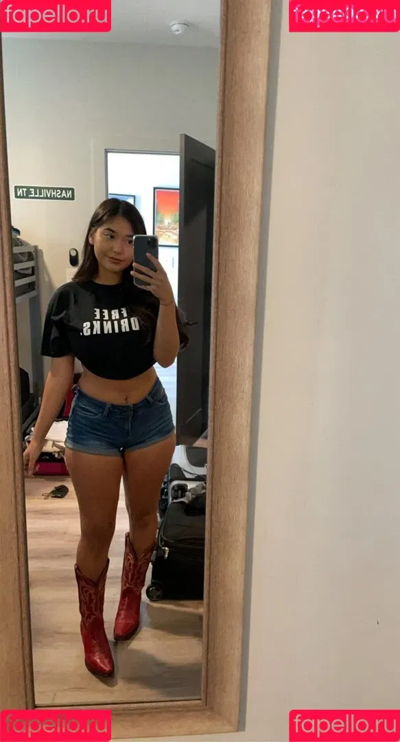 Chloe Medina Onlyfans Photo Gallery 