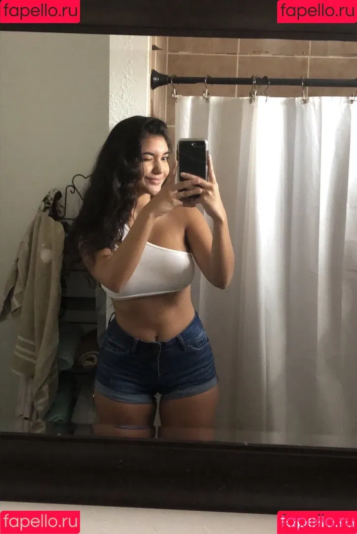 Chloe Medina Onlyfans Photo Gallery 