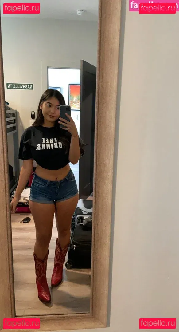 Chloe Medina Onlyfans Photo Gallery 