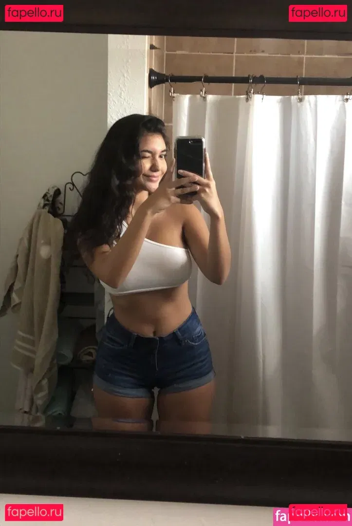 Chloe Medina Onlyfans Photo Gallery 