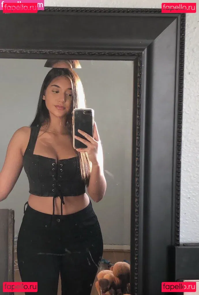 Chloe Medina Onlyfans Photo Gallery 