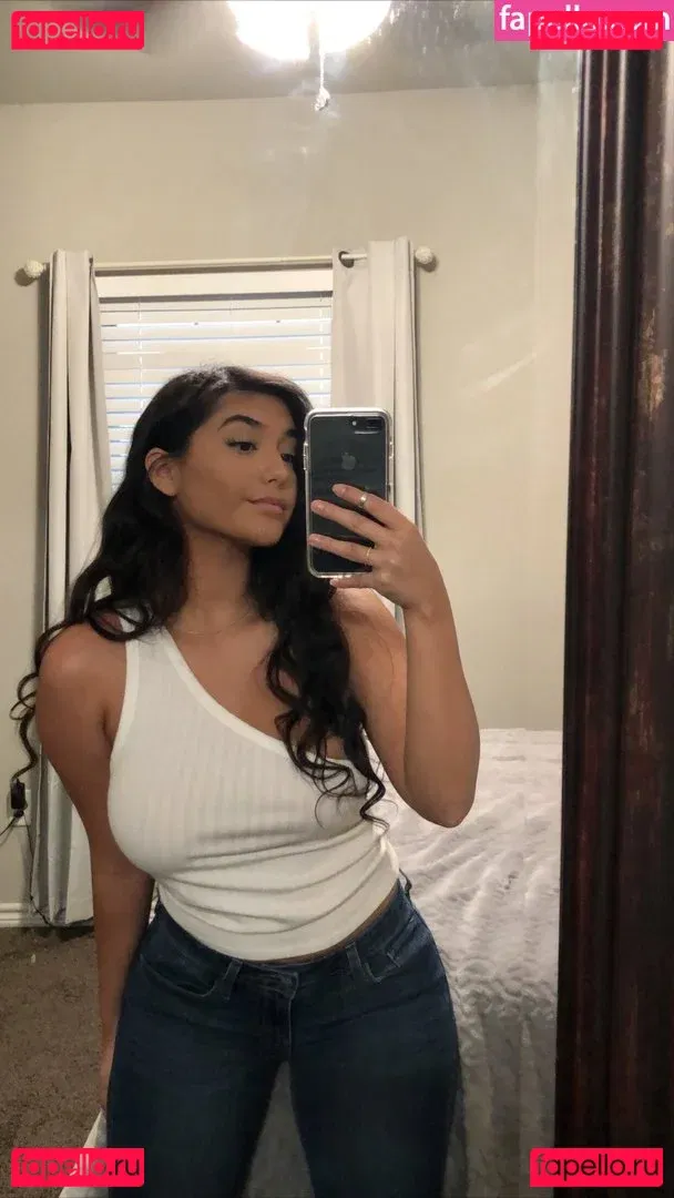 Chloe Medina Onlyfans Photo Gallery 