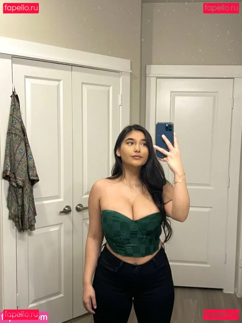 Chloe Medina Onlyfans Photo Gallery 