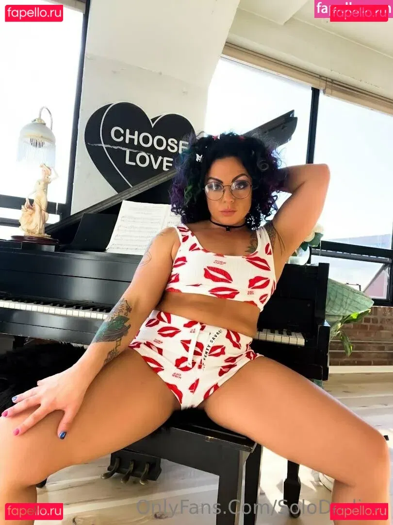 solodarling Onlyfans Photo Gallery 