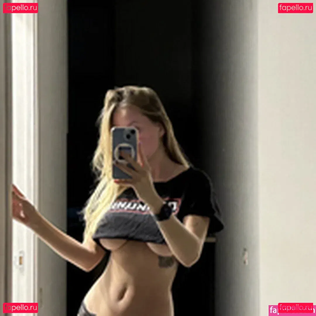 Dog Queen Onlyfans Photo Gallery 