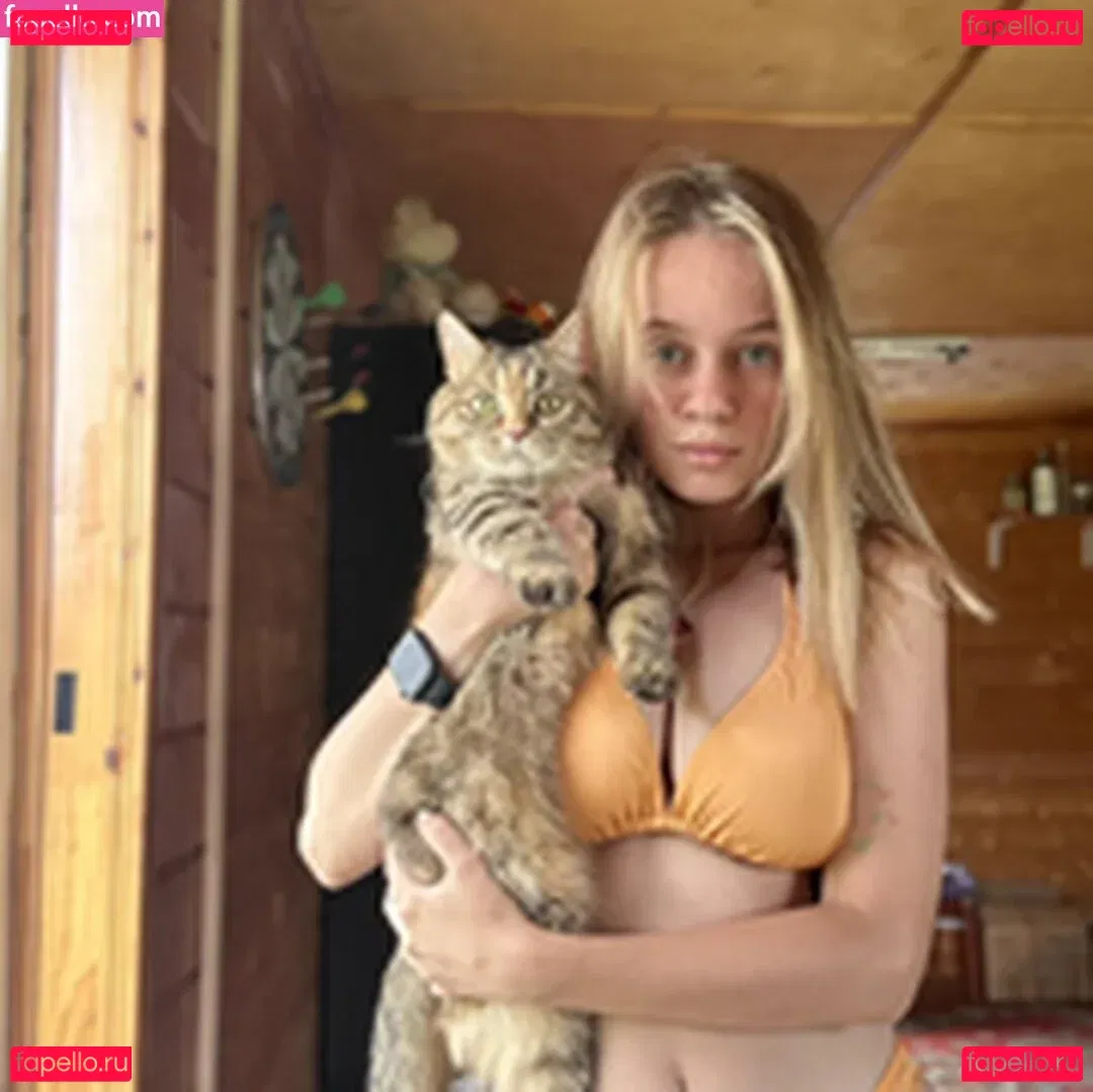 Dog Queen Onlyfans Photo Gallery 