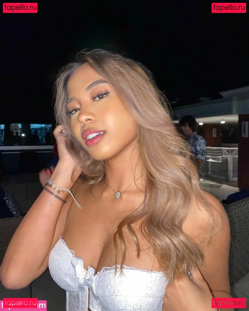 Arienne Monteclar Onlyfans Photo Gallery 