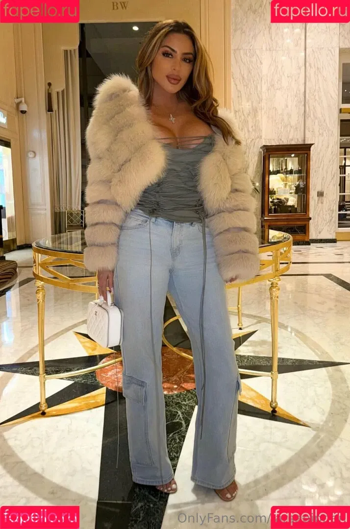 larsapippen Onlyfans Photo Gallery 