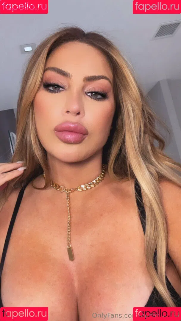 larsapippen Onlyfans Photo Gallery 
