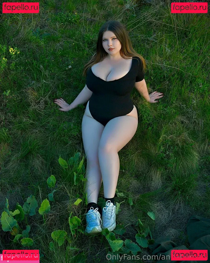 annabernadi Onlyfans Photo Gallery 