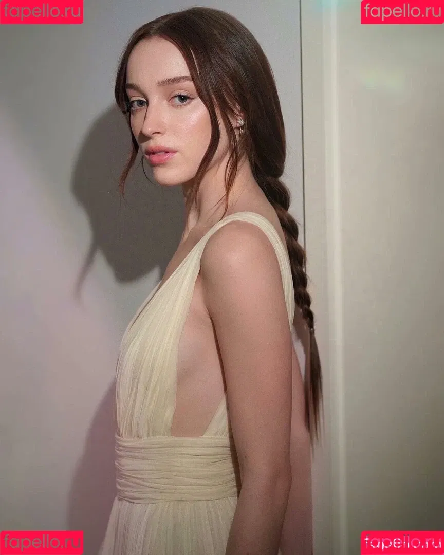 Phoebe Dynevor Onlyfans Photo Gallery 