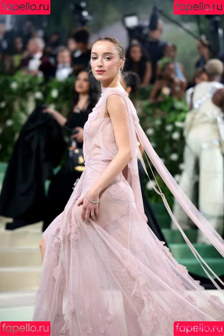 Phoebe Dynevor Onlyfans Photo Gallery 