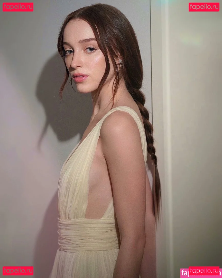 Phoebe Dynevor Onlyfans Photo Gallery 