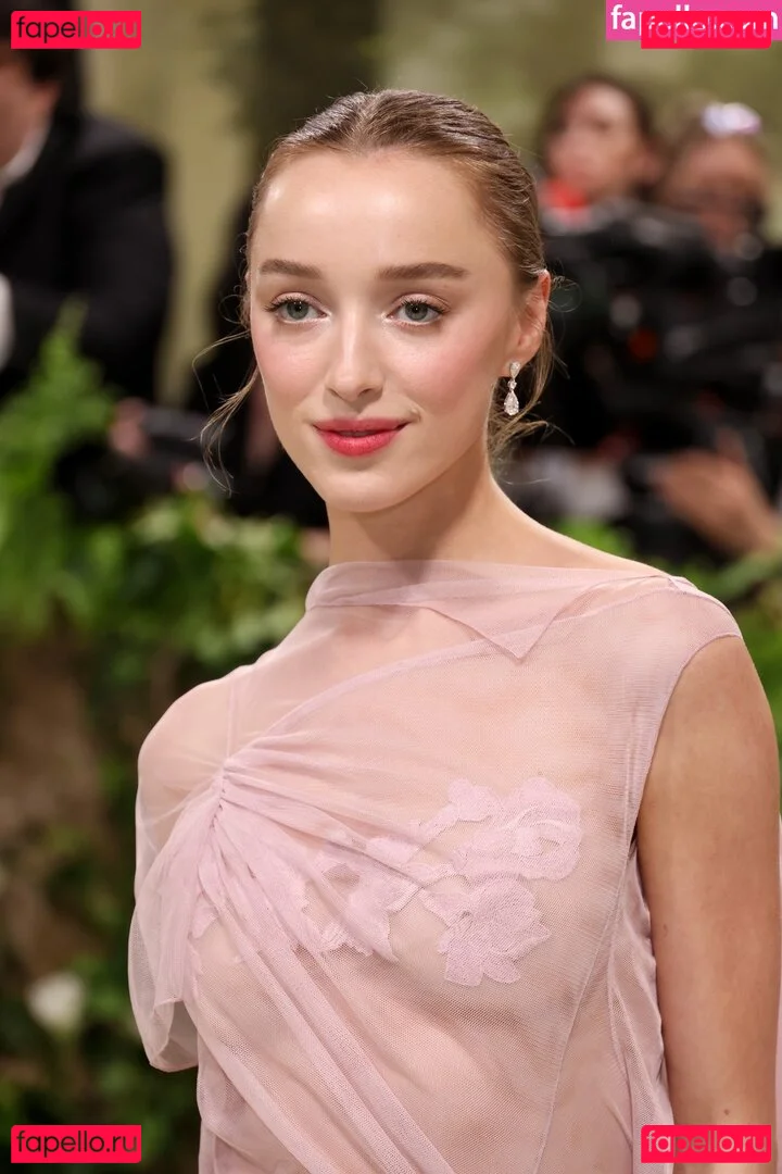 Phoebe Dynevor Onlyfans Photo Gallery 