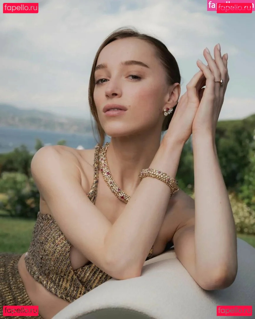 Phoebe Dynevor Onlyfans Photo Gallery 