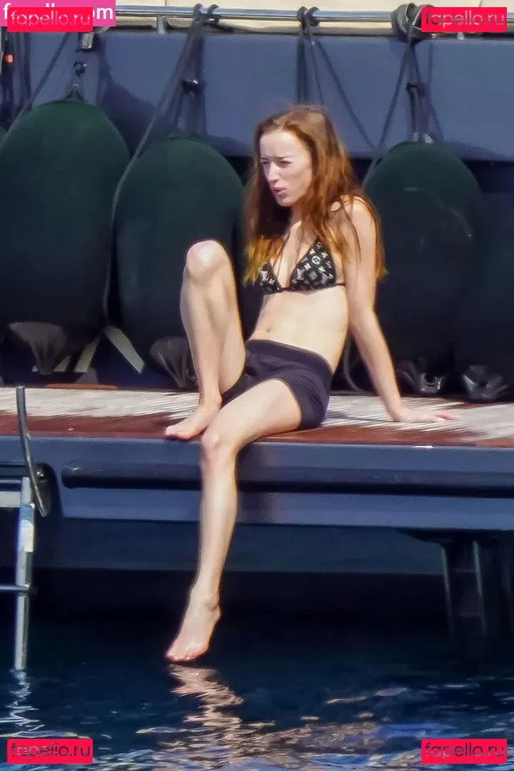 Phoebe Dynevor Onlyfans Photo Gallery 