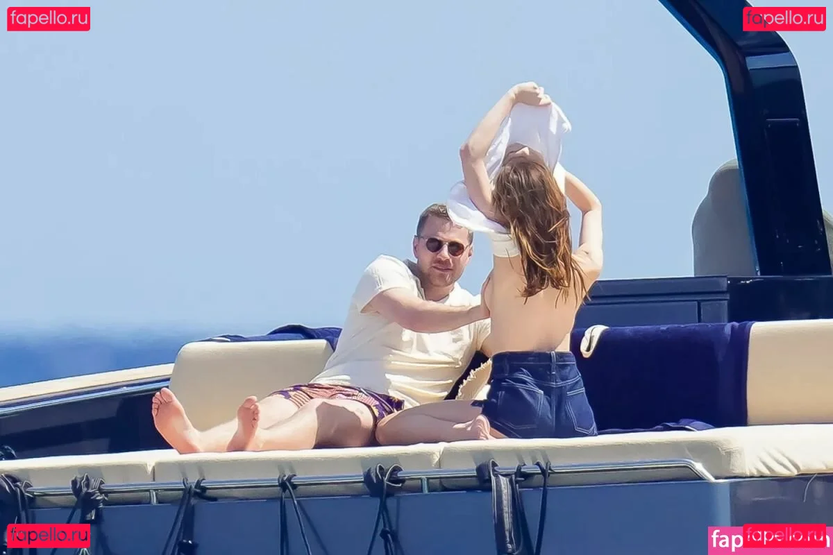 Phoebe Dynevor Onlyfans Photo Gallery 