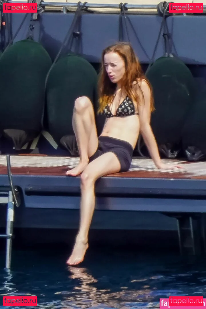 Phoebe Dynevor Onlyfans Photo Gallery 