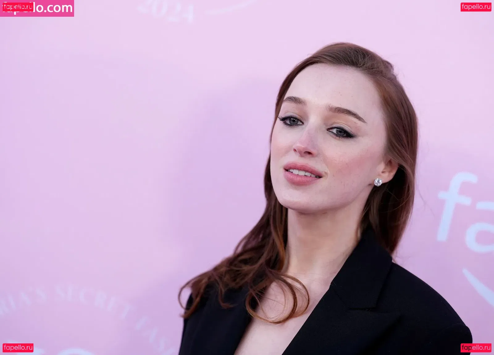 Phoebe Dynevor Onlyfans Photo Gallery 