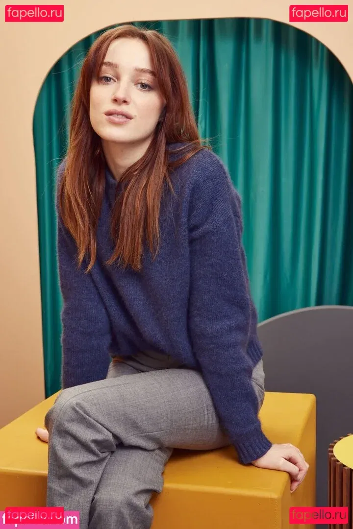 Phoebe Dynevor Onlyfans Photo Gallery 