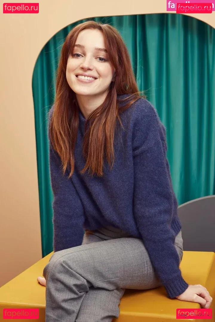 Phoebe Dynevor Onlyfans Photo Gallery 