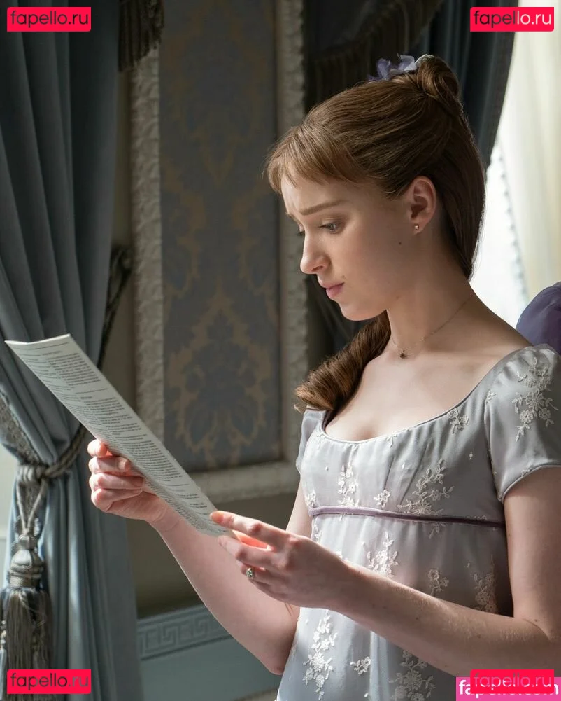 Phoebe Dynevor Onlyfans Photo Gallery 