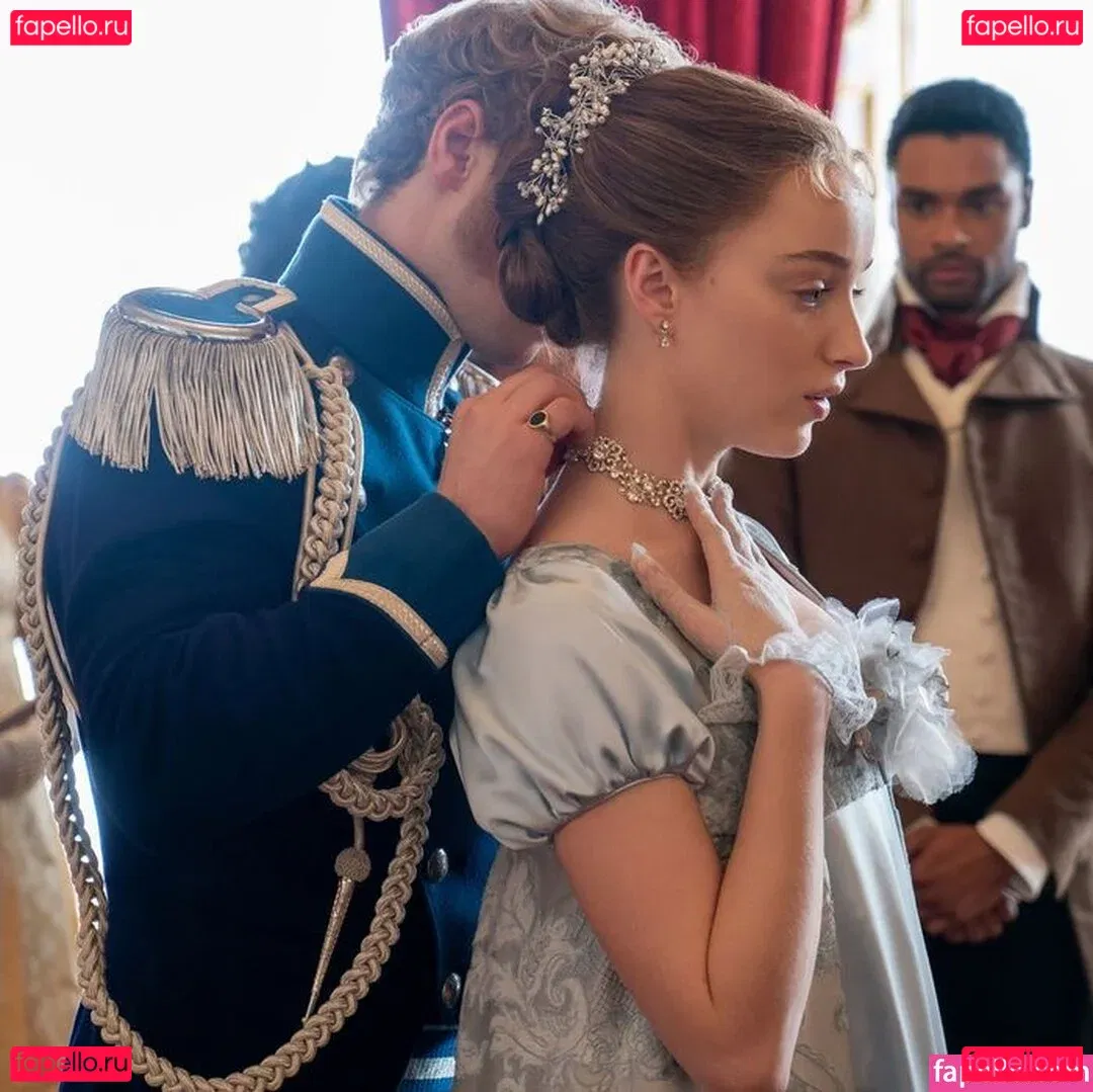 Phoebe Dynevor Onlyfans Photo Gallery 