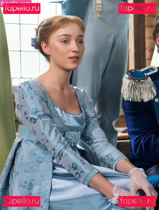 Phoebe Dynevor Onlyfans Photo Gallery 