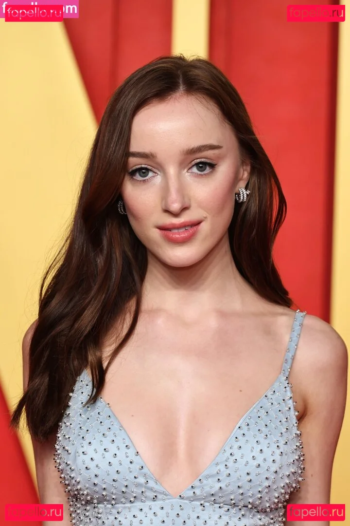 Phoebe Dynevor Onlyfans Photo Gallery 