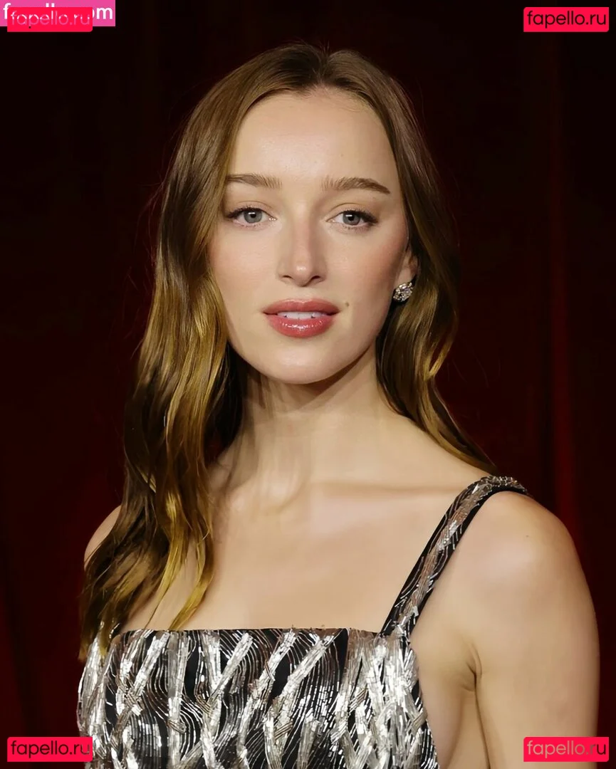Phoebe Dynevor Onlyfans Photo Gallery 