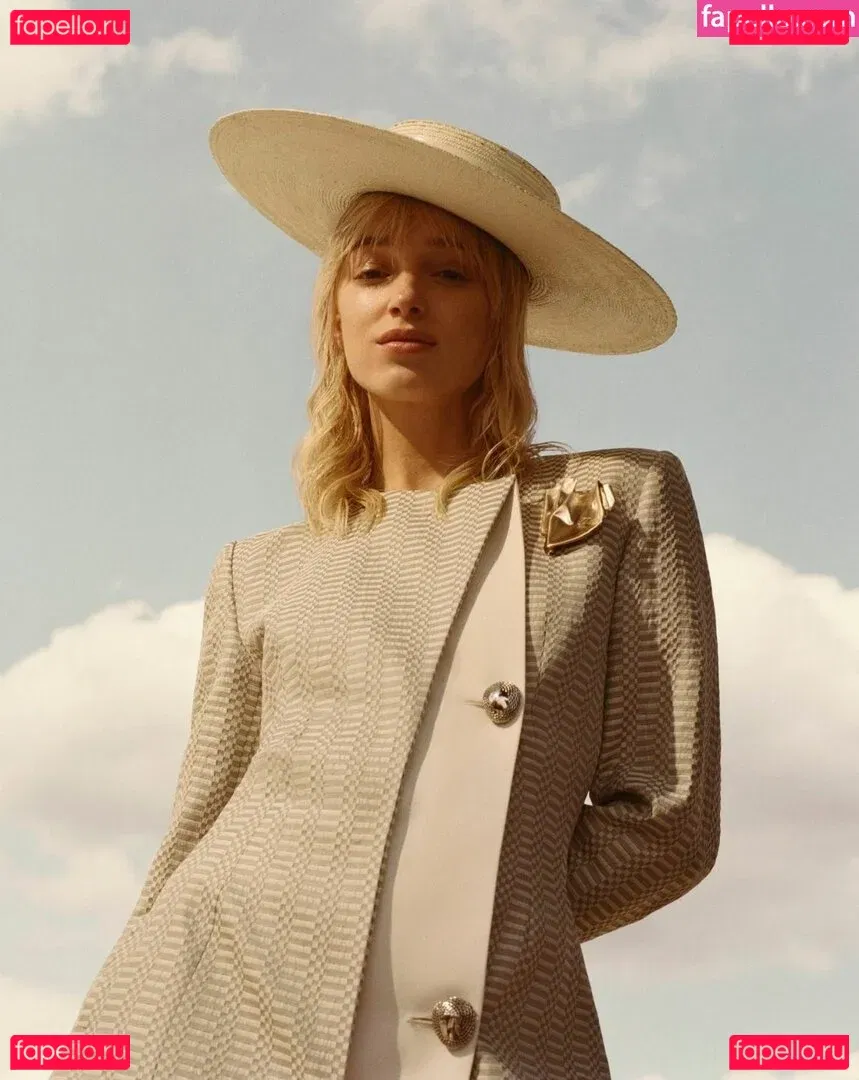 Phoebe Dynevor Onlyfans Photo Gallery 