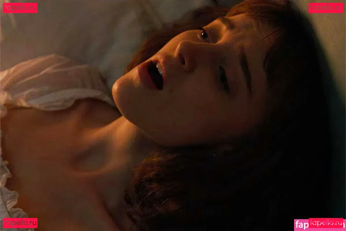 Phoebe Dynevor Onlyfans Photo Gallery 