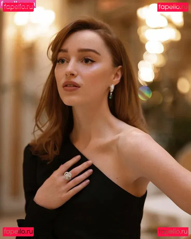 Phoebe Dynevor Onlyfans Photo Gallery 
